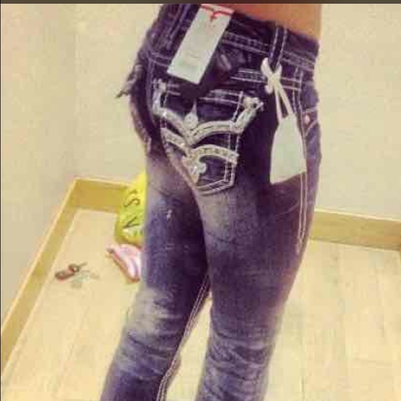 ANYONE HAVE ETTY IN BOOTCUT?