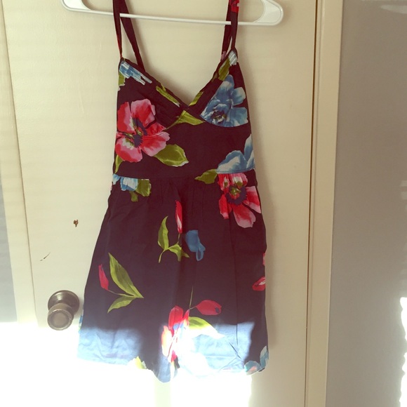 Hawaiian flower Hollister dress 🌺