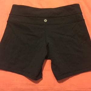 Lululemon size 6 black shorts