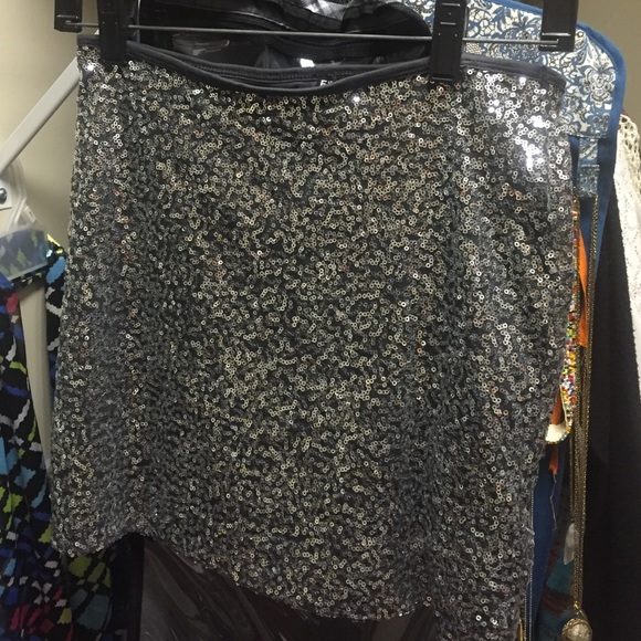 Very cute sparkle mini skirt, never go out!