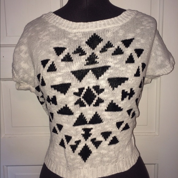 Short sleeved sweater
