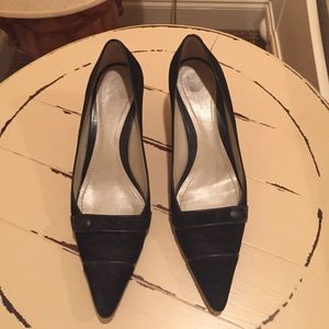 Gently used black Ann Taylor pumps
