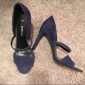 Nine West in style Royal blue suede sandals!