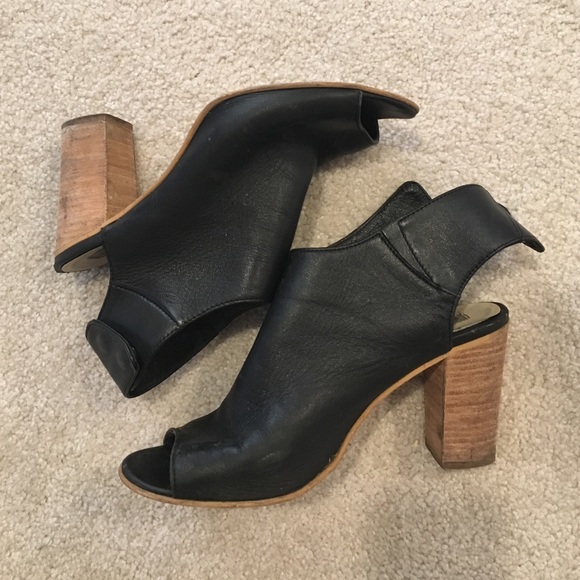 STEVE MADDEN leather booties