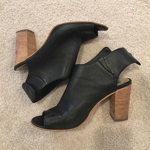 STEVE MADDEN leather booties