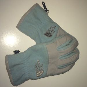 100% Light blue north face gloves.