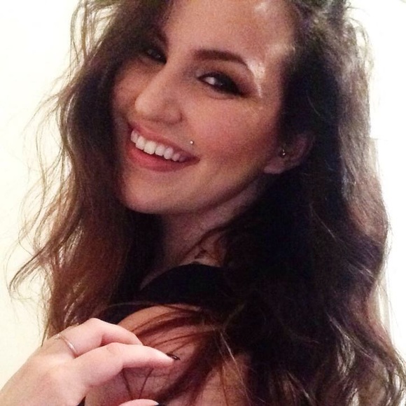 Meet your Posher, Ashley