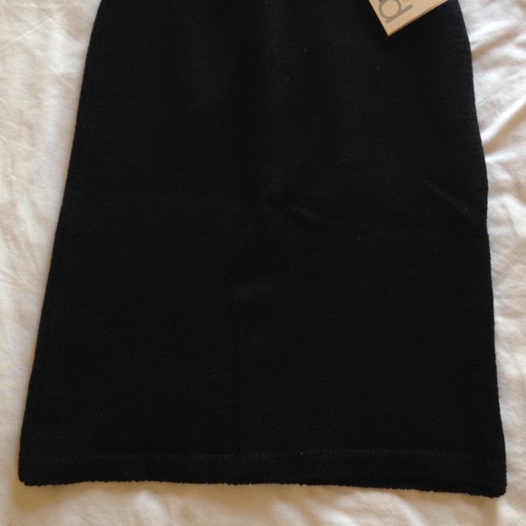 🆕 KDance black sweater skirt with elastic waist