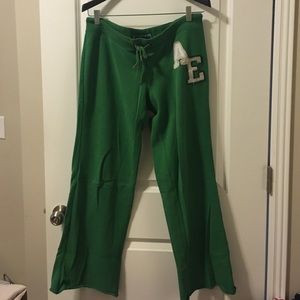Kelly Green American eagle sweat pants