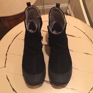 Gently used Merrell black freisa boots size 9