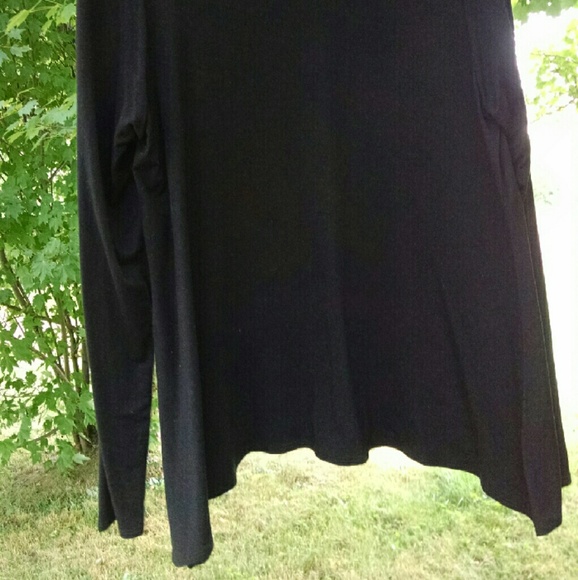 Black Long-Sleeved Crewneck Sidetail Tunic Top - Picture 2 of 3