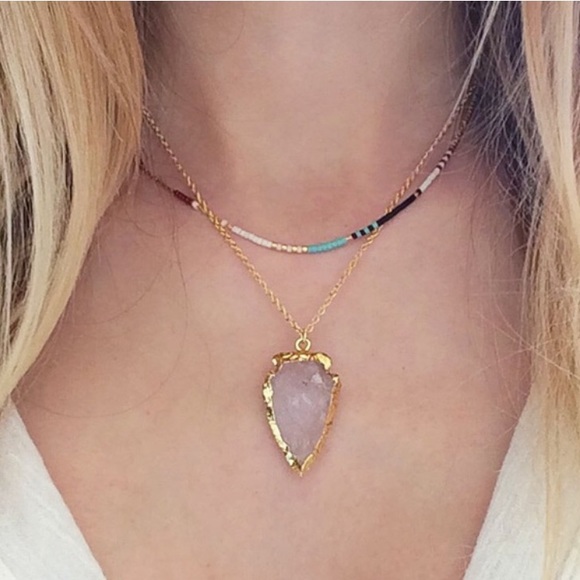 Just in! Pink necklaces gem triangle - Picture 3 of 4