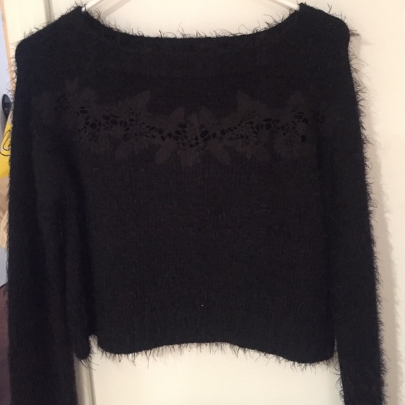 LF Cropped Sweater Top