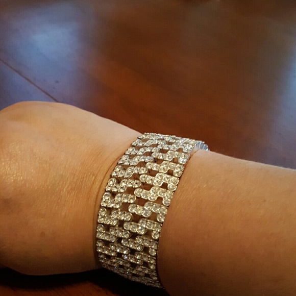 Rhinestone stretch bracelet..1 inch wide