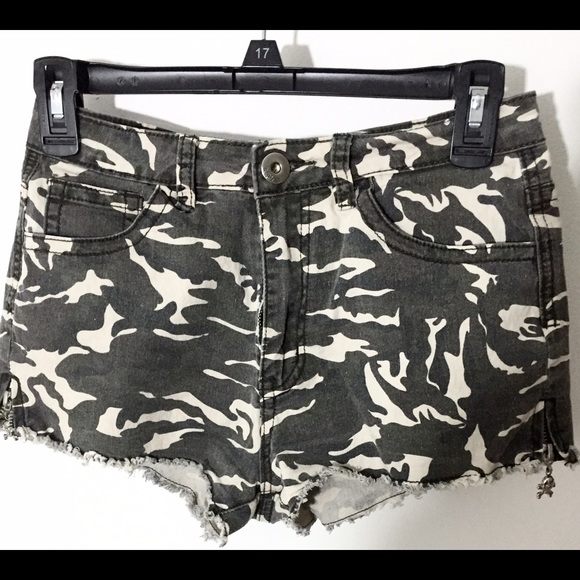 Chiqle Camo Shorts