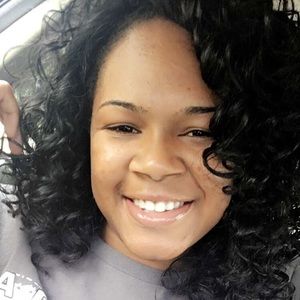 Meet your Posher, Shamisha