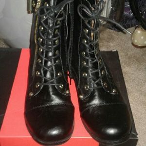 Combat boots