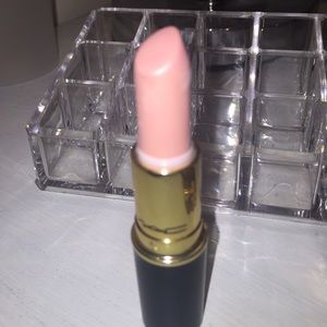 MAC lipstick in Flair for Finery