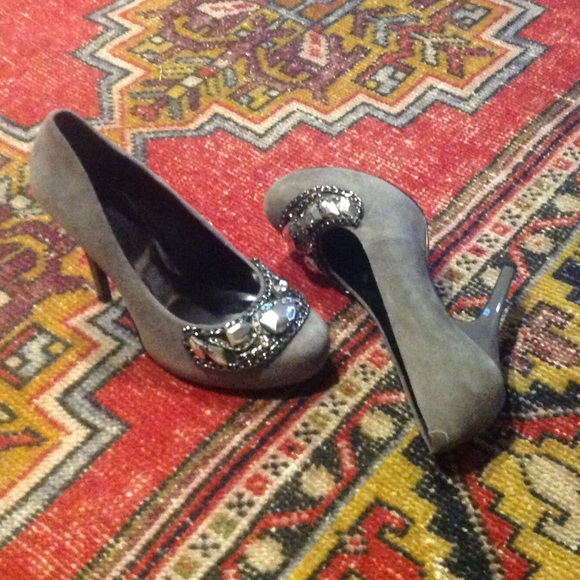 Gianni Bini grey and pewter heels