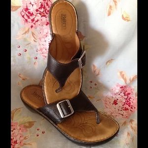 BORN Brown Leather flip flops Sandals Lea size 10