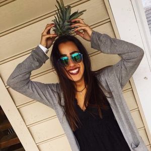 Meet your Posher, Roya