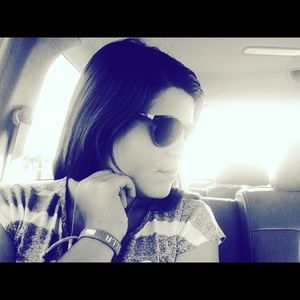 Meet your Posher, Ella