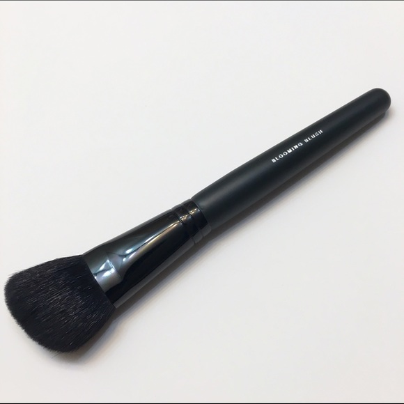 New bareMinerals Blooming Blush Brush