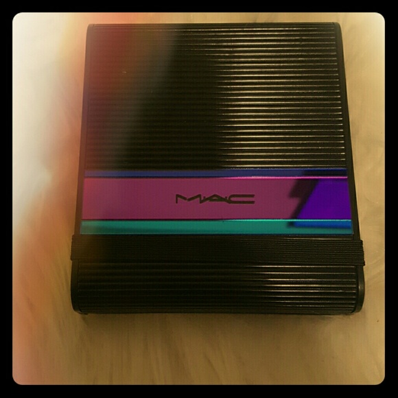 MAC lipgloss case