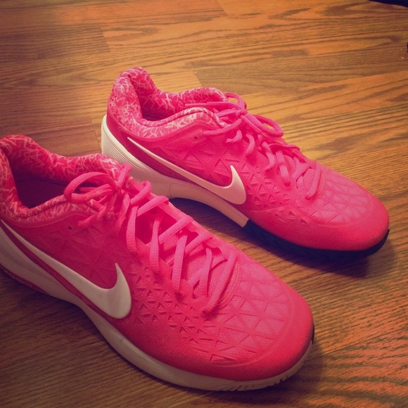 Nike Shoes - Nike tennis shoes