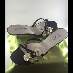 Moda kitten heel slides with flowers