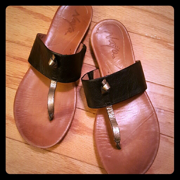 Naya thong sandals