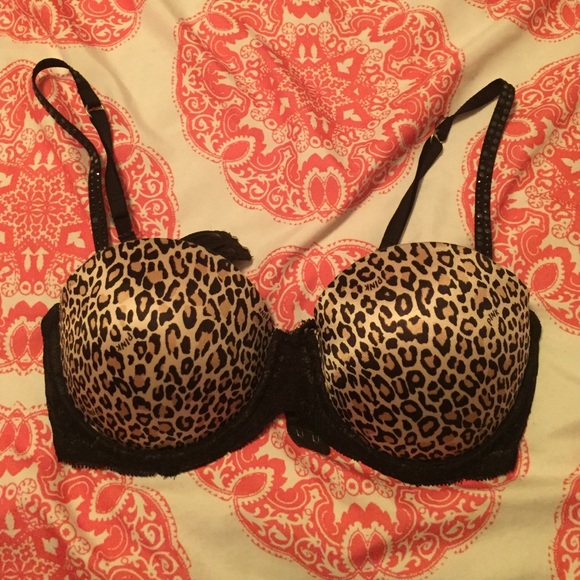 36 B, like new Victoria's Secret push-up bra!