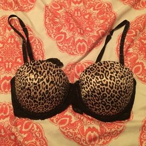 36 B, like new Victoria's Secret push-up bra!