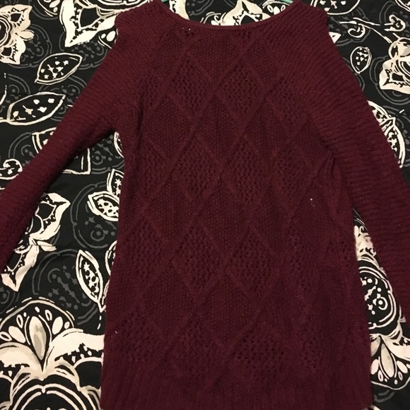 American eagle maroon sweater