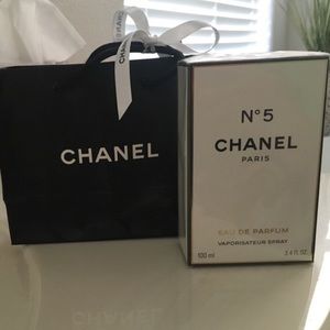 Chanel *5 perfume