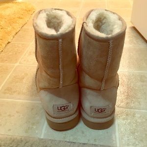 UGG Classic Short Leather/Sheepskin boots