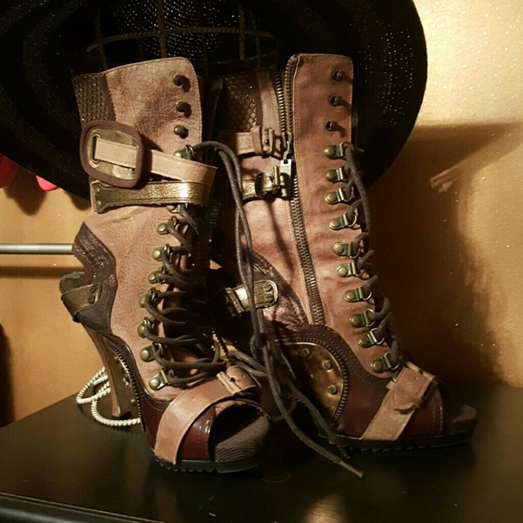 Wild Pair boots💥NEW LISTING💥