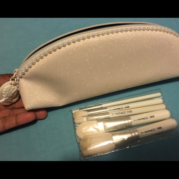 Mac makeup brushes & case