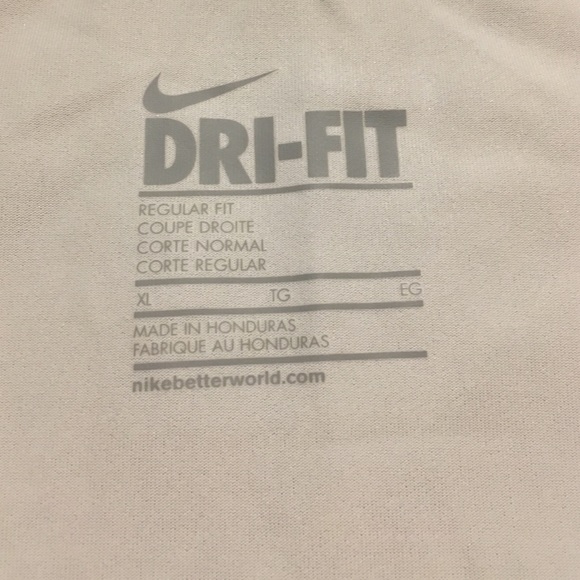 Nike Dry Fit - Picture 2 of 3