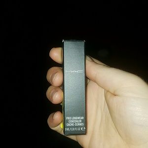 Mac Pro Longwear Concealer - shade NC42 New in Box