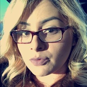 Meet your Posher, Alexia