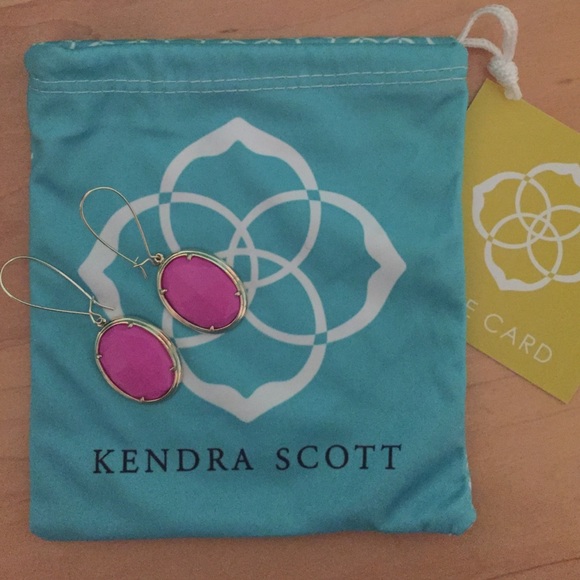 Magenta Kendra Scott drop earrings