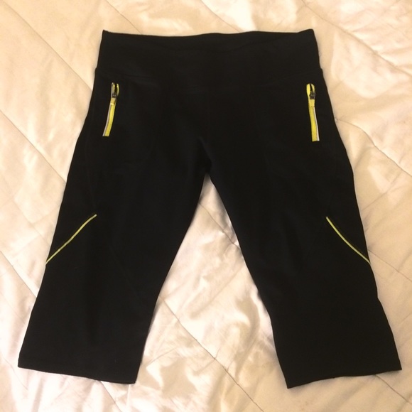 Fabletics Capri Workout Pants Large - image 1
