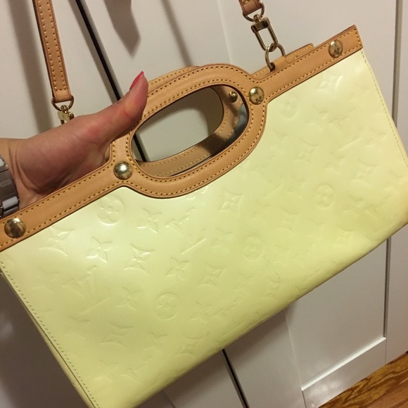 Authentic LV handbag with strap - Picture 2 of 4