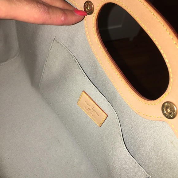 Authentic LV handbag with strap - Picture 4 of 4