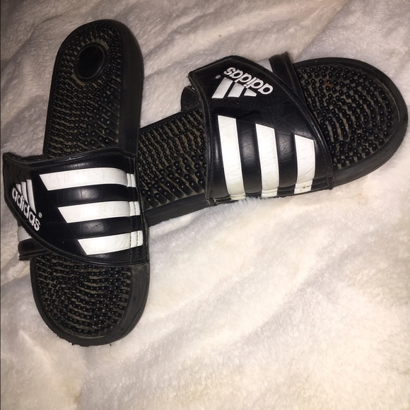 Adidas slip on