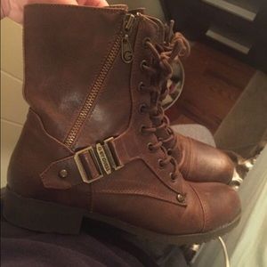Guess boots