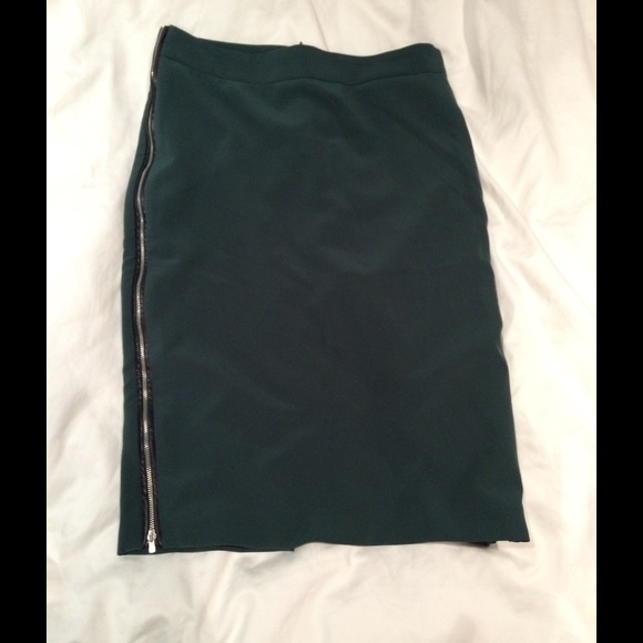 Zara Green skirt with side zipper detail