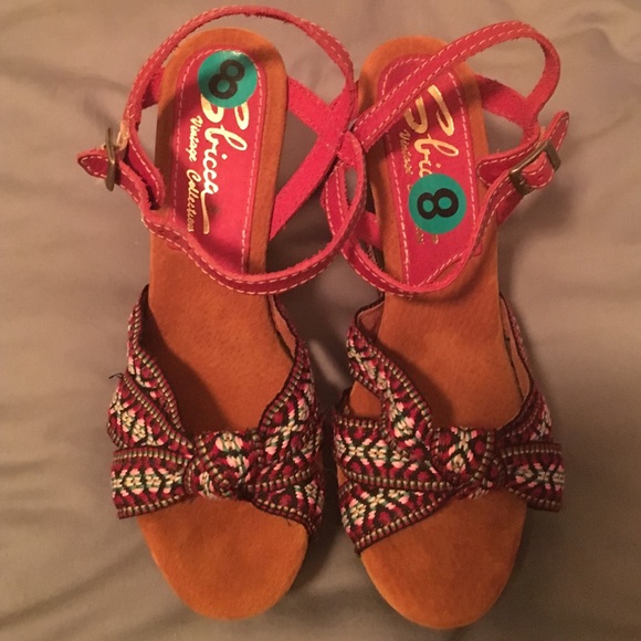 Wooden wedges with suede sole and leather straps