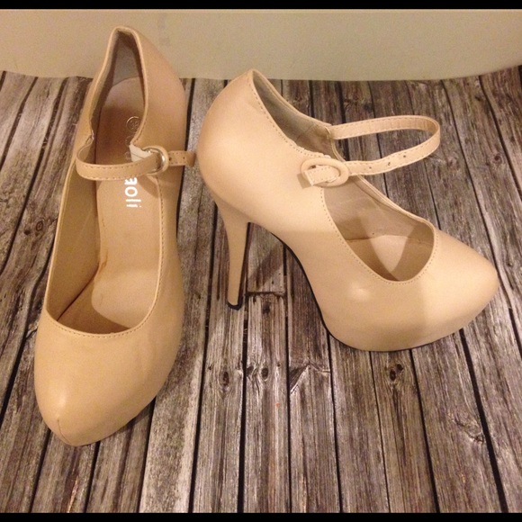 Shoes - Beige high pumps, red soles Shoes - Beige high pumps, red soles
